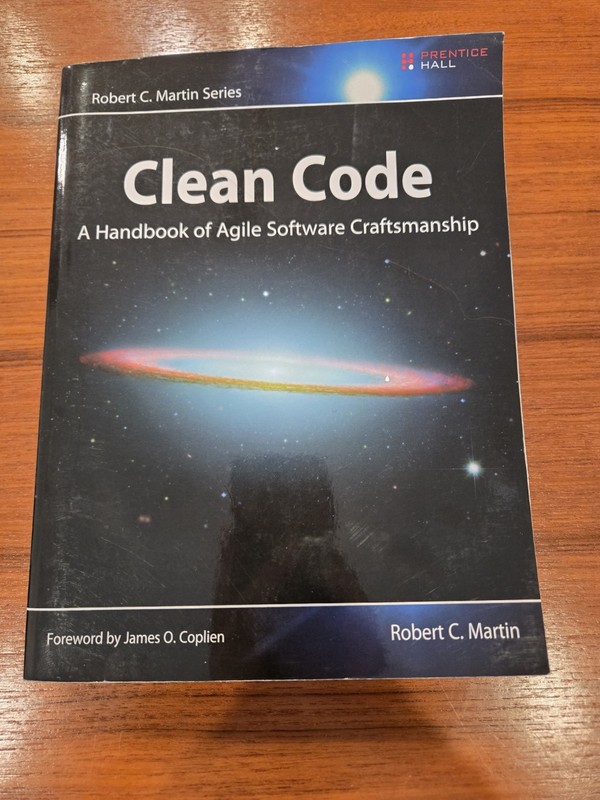 Clean Code: A Handbook of Agile Software Craftsmanship — Robert C. Martin