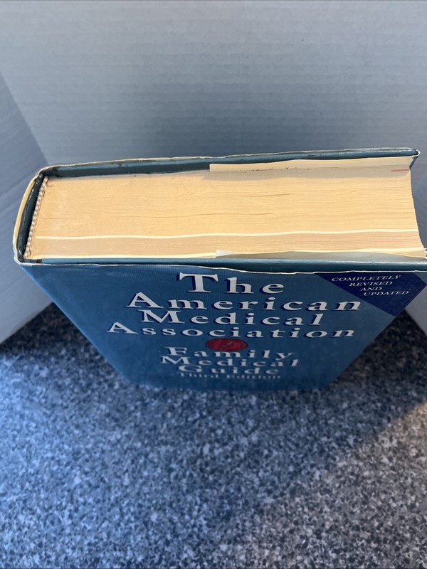 The American Medical Association Family Medical Guide 880 pages Hardcover gallery