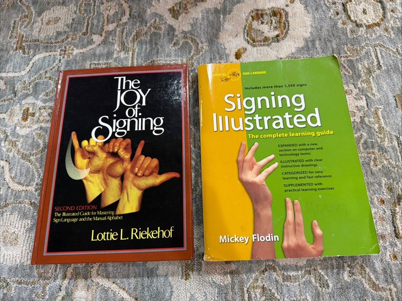 Signing Illustrated : The Complete Learning Guide by Flodin- The Joy of Signing
