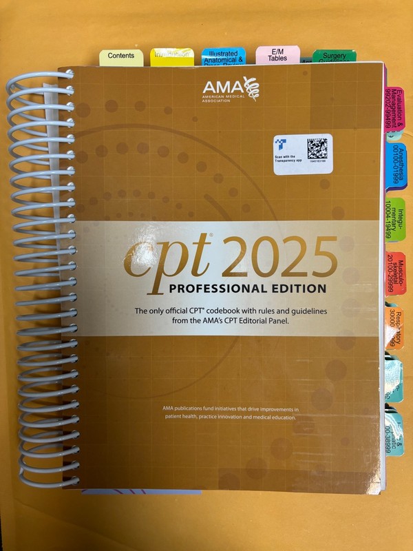 CPT Professional 2025 and Quickref App Bundle (Tabs are already applied) VG Cond