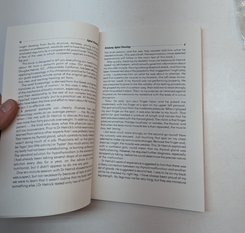 Applied Kinesiology by Tom and Carole Valentine 1987 PB Healing Arts Press VTG gallery