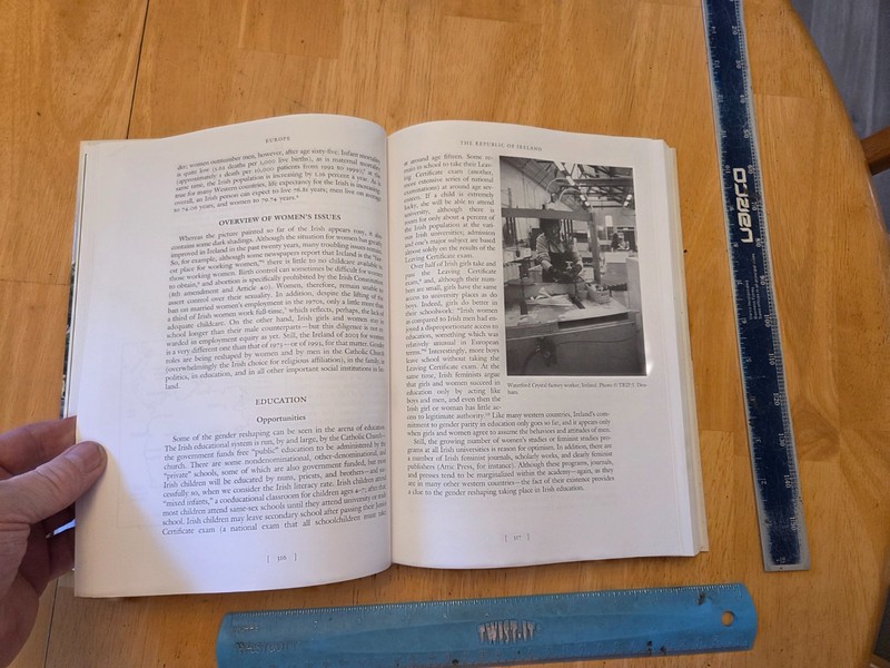 The Greenwood Encyclopedia of Women's Issues Worldwide by Lynn Walter (2003, Har gallery