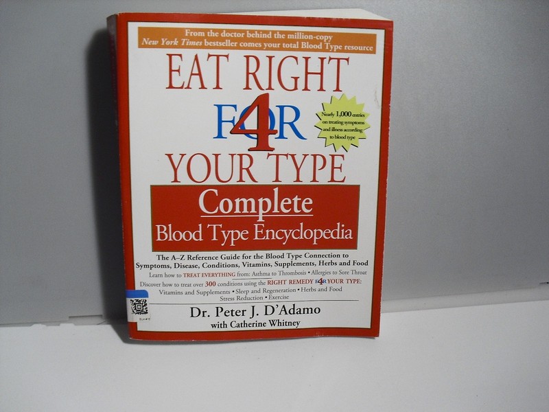 Eat Right for 4 Your Type: Complete Blood Type Encyclopedia – Paperback – GOOD