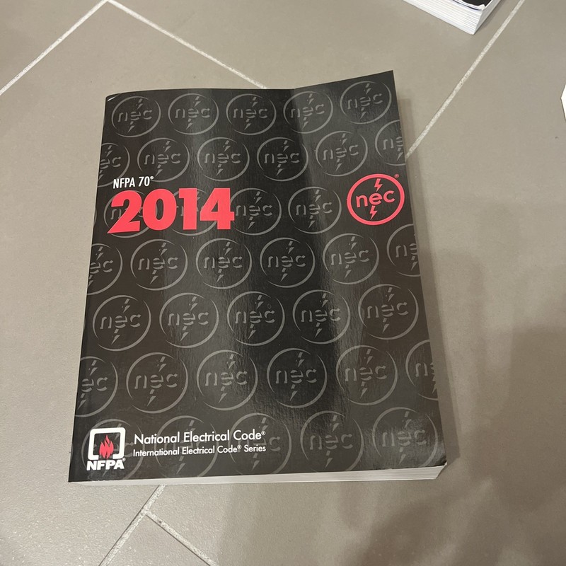 NFPA 70, National Electrical Code : 2014 Edition by National Fire Protection