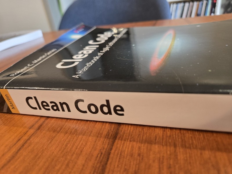 Clean Code: A Handbook of Agile Software Craftsmanship — Robert C. Martin gallery