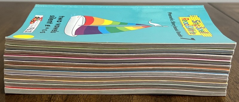 Sing Spell Read & Write PHONETIC STORYBOOK READERS 7-17 Level 1 Dickson 11 Books gallery