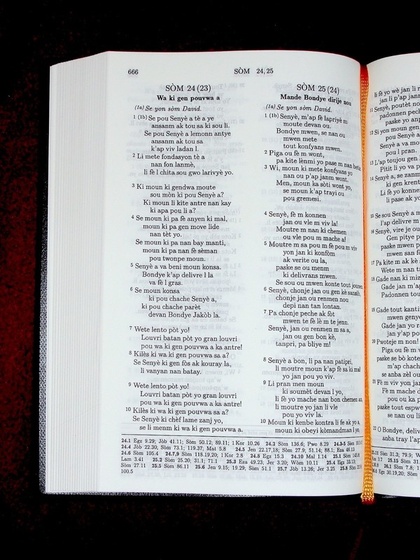 Haitian Creole Bible, Contemporary version, 1999, Black Vinyl Bible. Bib La gallery